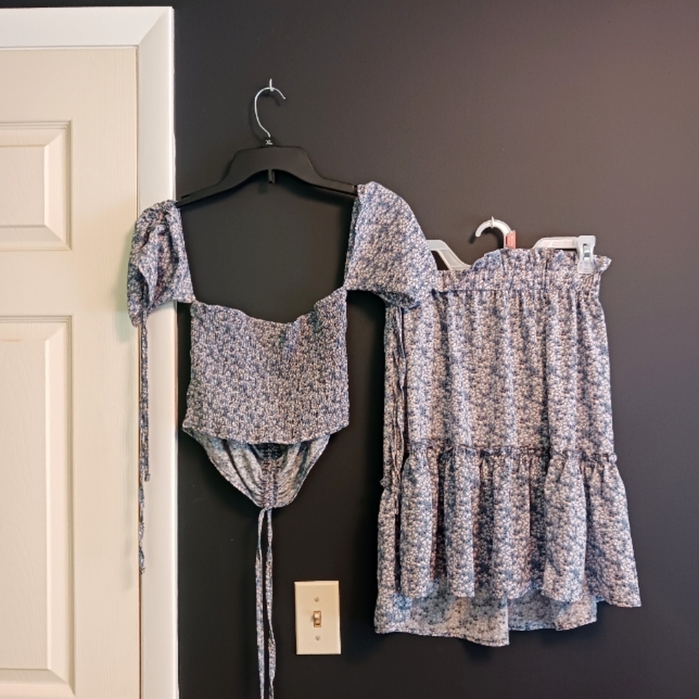 ROMWE Large womens Blue floral summer set